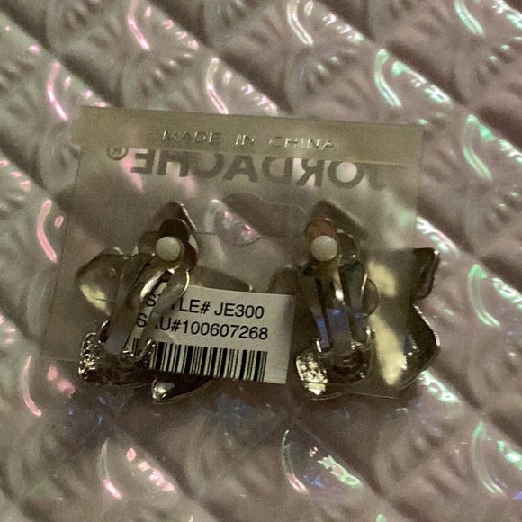 🌻NWT Clip Style Earrings “ Jordache “ Closet Must Have So Fun to Wear 🌻 - Picture 5 of 9